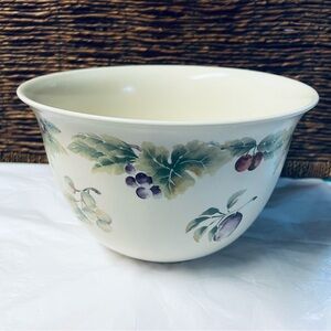 Pfaltzgraff Jamberry Large 6 Quart Mixing Bowl - Discontinued